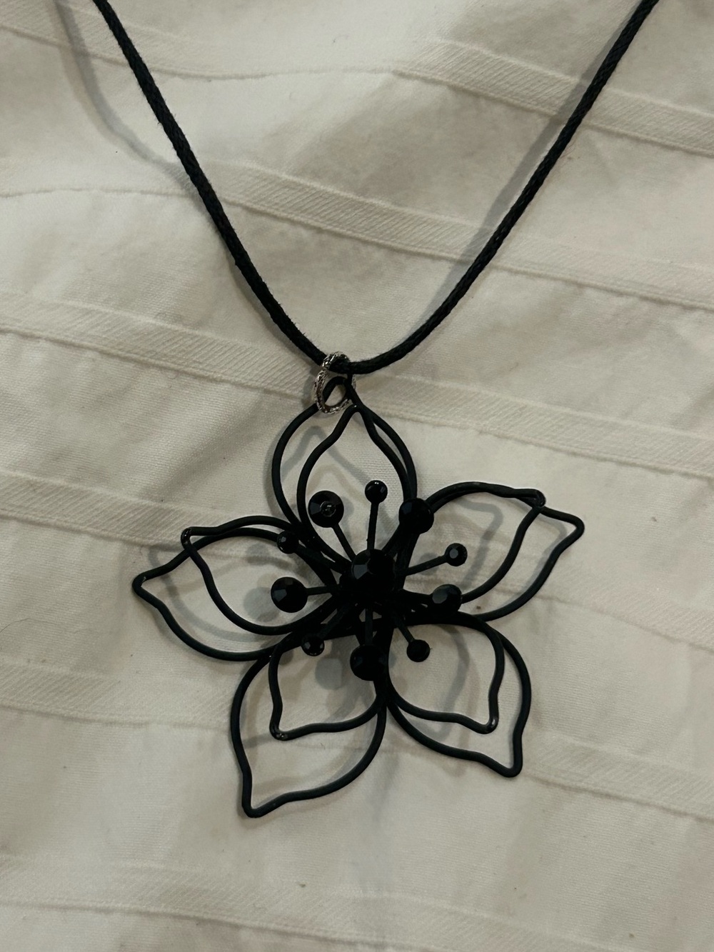 Cute black flower necklace